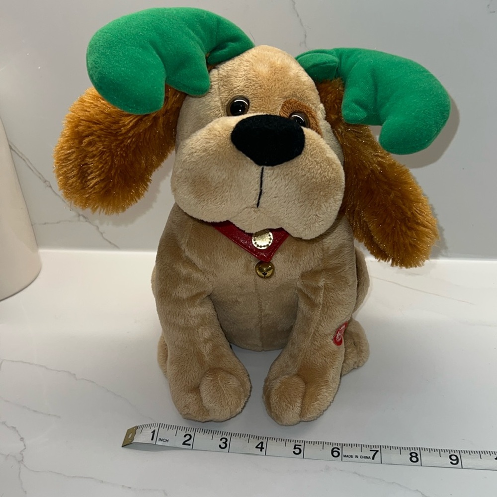 Tekky Toys Large Flapping Ears CHRISTMAS DOG - 2008 Sings SHOUT! EUC